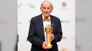 Colm McLoughlin يتلقى جائزة ABLF Lifetime Anvivement