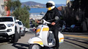 يبدو وكأنه vespa ، يركب مثل Vespa ، ولكن لا يشم رائحة مثل Vespa