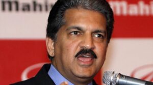 يعيد Mahindra إعادة تشغيل مصنعها للسيارات في ديترويت لإنتاج دروع الوجه ، والإمدادات الطبية الأخرى