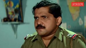 يقول Tiku Talsania: “لم يعجبني Andaz Apna Apna ، لم تكن هناك قصة ، تم رش المشاهد في كل مكان.
