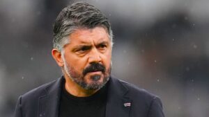 إيطاليا دعوة على جينارو جاتوسو كمدير بعد إقالة لوسيانو سباليتي