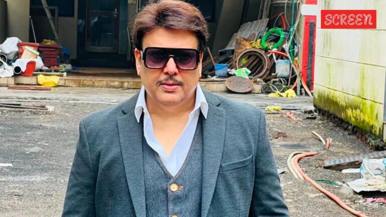 يظهر Govinda لأول مرة مع الشارب ، والمعجبين ينحدرون منه كـ “Hero No 1” لأنهم يطالبون عودته