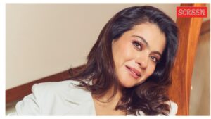 تعترف Kajol بأنها مثل “Maa” من K3G الذي صافى ويصطدم للأطفال Nysa ، Yug عندما يكونون على خشبة المسرح: “إنه يحرجهم حقًا”