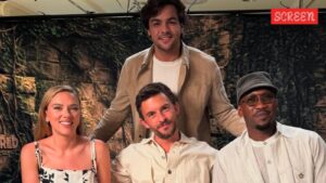 Ashish Chanchlani يحضر Jurassic World: Rebirth Premiere ، يتم النقر مع Scarlett Johansson و Jonathan Bailey
