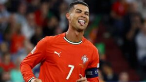 يقول حارس مرمى إسبانيا أوناي سيمون: “الأمل كريستيانو رونالدو يصل إلى 1000 هدف ولكنه لا يسجل في نهائي دوري الأمم”.