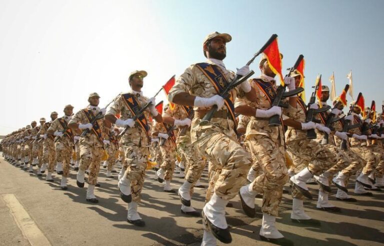 إيران تهدد الولايات المتحدة في الشرق الأوسط ، وتؤكد المرافق النووية غير تالفة –