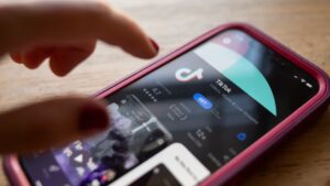 وقع ترامب أمرًا تنفيذيًا على صفقة Tiktok. لكن الصفقة لم تكتمل –