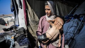 الفلسطينيون يتضورون جوعًا أو يقتلهم القوات الإسرائيلية بينما يبحثون عن المساعدة يوميًا تقريبًا. كيف وصلنا إلى هنا؟ –