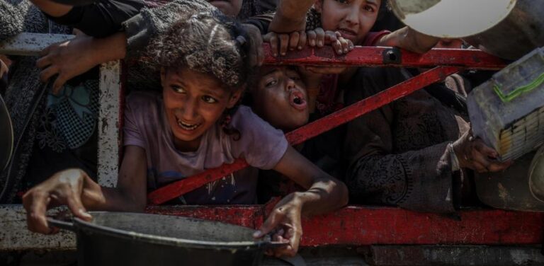قتل ما يصل إلى 100 شخص و 382 بجروح في غزة في يوم واحد: وزارة الصحة في غزة –