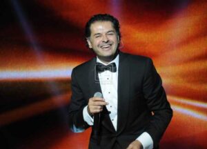 راغب ألاما ممنوع من الأداء في مصر بعد قبلة الحفل –