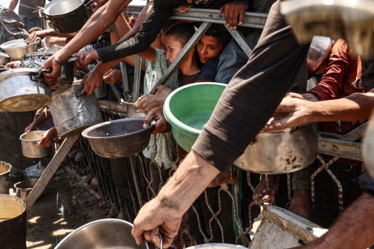 يقول ترامب إنه والسيدة الأولى تأثروا بصور من غزة –