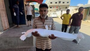 توفيت فتاة تبلغ من العمر أربع سنوات من الجوع في غزة بينما تخنق إسرائيل إمدادات الطعام-