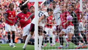 ريكاردو كالافيوري من آرسنال يحصل على الفوز 1-0 على مانشستر يونايتد