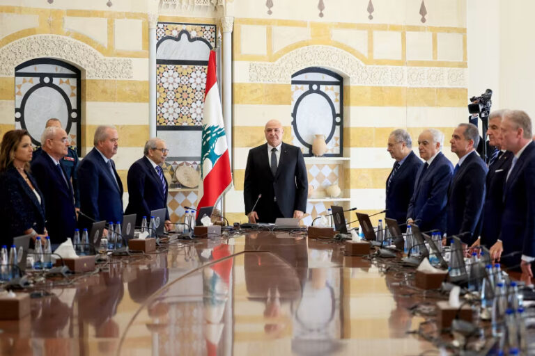 “لحظة محورية” للبنان بينما تدعم مجلس الوزراء أن يخطط الجيش لنزع سلاح حزب الله وسط ضغط الولايات المتحدة –