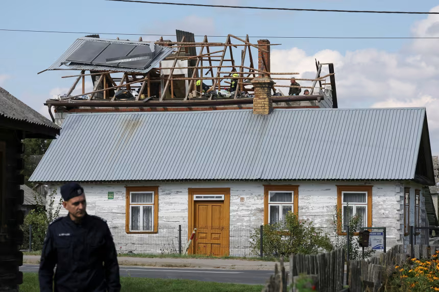 2025 09 10t122651z 740517745 rc2zoga3zqot rtrmadp 3 ukraine crisis poland attack jpg
