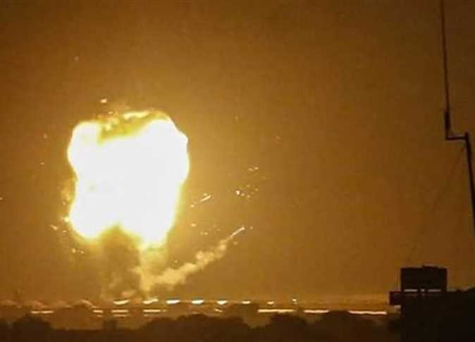 القنابل الجيش الإسرائيلية في مدينة غزة مع مشاعل –
