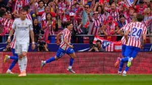 يسجل جوليان ألفاريز مرتين بينما يتفوق أتلتيكو على ريال مدريد 5-2 في دوري ليجا ديربي