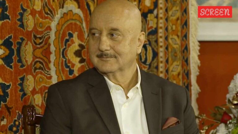 دعا أنوبام خير ماهيش بهات “الاحتيال ، الغش” بعد أن استبدله تقريبًا بسانجيف كومار في سارانش: “أنا لعنة لك”