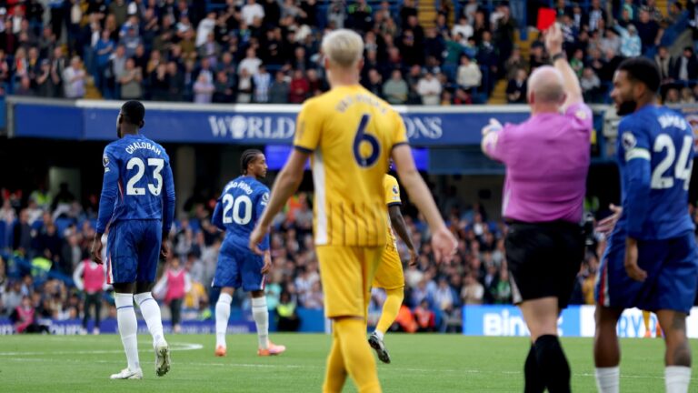 يسجل داني ويلبيك مرتين لبرايتون ليصاعد تشيلسي 3-1