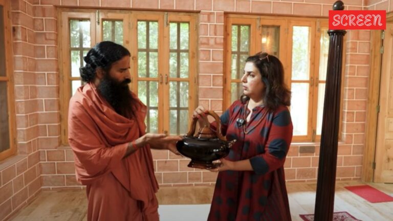 فرح خان يأخذنا داخل “Jhopdi” من Baba Ramdev المصنوع من Jodhpur Stone ، ويظهر Kamandal بقيمة 1 روبية لكح. هل شيف بوجا في المعبد الخاص