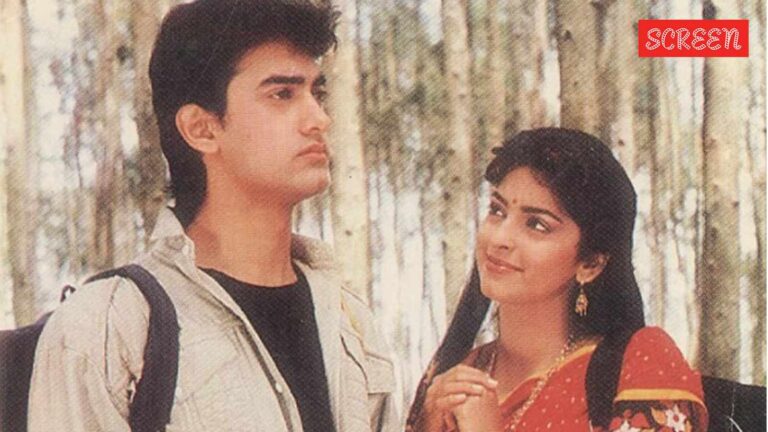 قام عامر خان بتصوير Qayamat Se Qayamat Tak Happy Happy عندما رفض المخرج Mansoor Khan المجيء: “جلس على بعد 20 قدمًا مع جريدته”