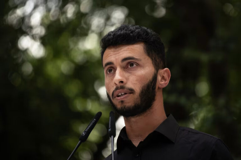 يقول المخرج الفلسطيني الحائز على جائزة الأوسكار إن جيش الدفاع الإسرائيلي قام بتفتيش منزله بعد أن تعرض للهجوم من قبل المستوطنين –