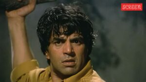 يتذكر بوبي ديول دارميندرا وهو يضرب معجبه ، وأخذته في وقت لاحق إلى المنزل وأعطاه ملابس: “إنه رجل عمل ، لا يحتاج إلى كلمات