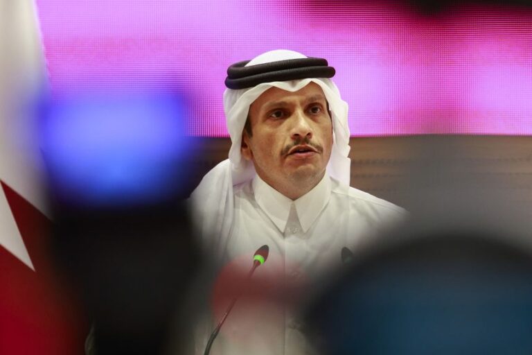 لم تحمي طائرة رئاسية وقاعدة جوية أمريكية ضخمة قطر من هجوم إسرائيل. يحل الحلفاء العرب الأمريكيون علما –
