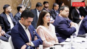 Priya Sachdev تظهر أول ظهور علني بعد وفاة Sunjay Kapur ، وسط معركة قانونية مع أطفال Karisma Kapoor