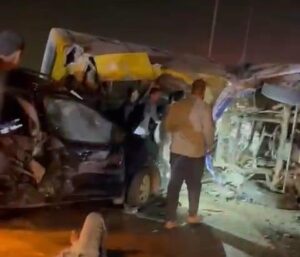 مصرع شخصين وإصابة 42 في حادث تصادم بين عدة مركبات على طريق القاهرة السويس الصحراوي - 11 مصرع شخصين وإصابة 42 في حادث تصادم بين عدة مركبات على طريق القاهرة السويس الصحراوي –