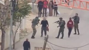 إسرائيل تنفذ عمليات مداهمة واعتقالات عديدة في الضفة الغربية - 11 إسرائيل تنفذ عمليات مداهمة واعتقالات عديدة في الضفة الغربية –