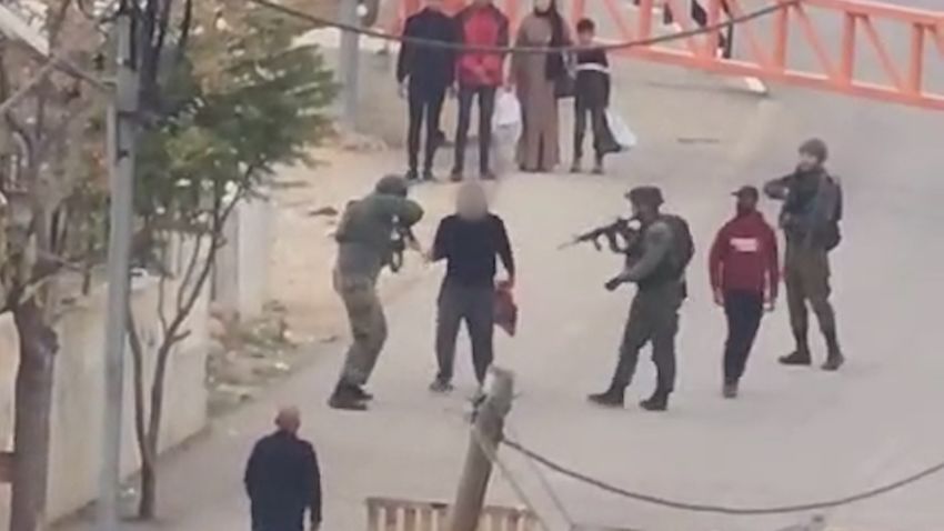 إسرائيل تنفذ عمليات مداهمة واعتقالات عديدة في الضفة الغربية - 12 231205221704 palestinian shot west bank