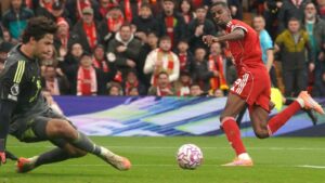 “لن ألعب مع إيساك”: واين روني ينتقد مهاجم ليفربول السويدي بعد أداء مجهول آخر ضد مانشستر يونايتد