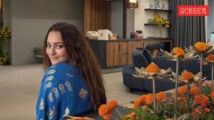 داخل شقة Sonakshi Sinha الفاخرة المواجهة للبحر مع حفرة محادثة خاصة وفن جداري جريء وحمام ريفي حديث. انظر الصور