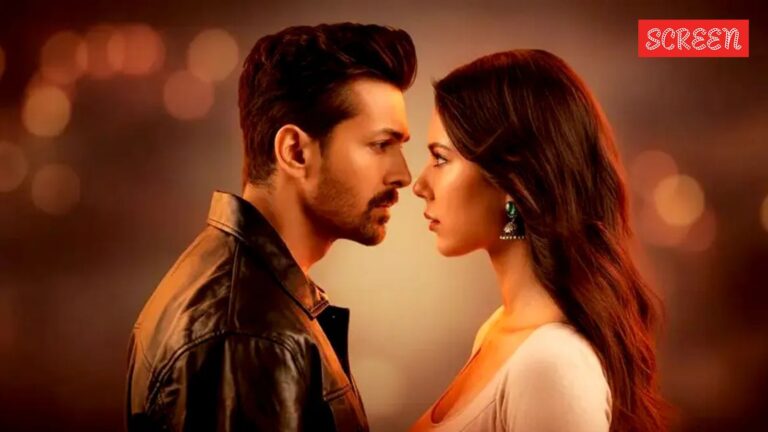 مجموعة Ek Deewane Ki Deewaniyat في شباك التذاكر اليوم الثالث: أداء فيلم Harshvardhan-Sonam أفضل من Sunny Sanskari Ki Tulsi Kumari للمخرج Janhvi-Varun، حيث حصل على 22.75 كرور روبية.