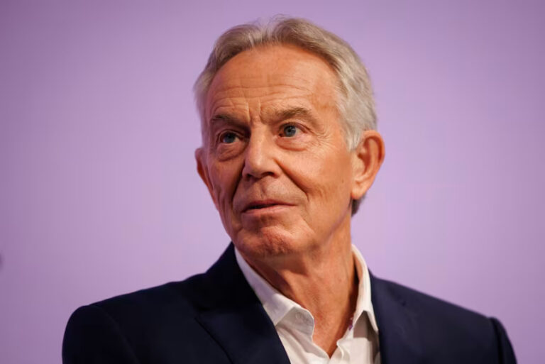 من إنهاء النزاعات إلى الانضمام إلى الحروب ، PM British PM Blair Vies لوظيفة إعادة بناء غزة مع بيانات الاعتماد والجدل –