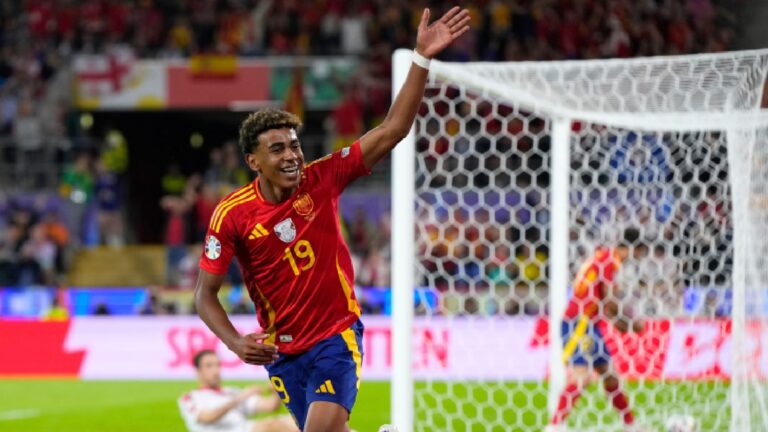 تم إطلاق سراح لامين يامال من تشكيلة إسبانيا بعد العلاج الطبي