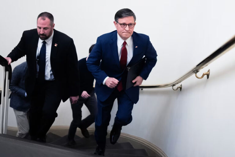 مشهد نادر في واشنطن: مجلس النواب يشرع في عمله –