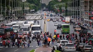 الأرق والقلق يطارد الفنزويليين وسط الحشد العسكري الأمريكي