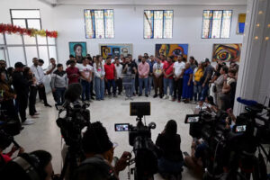 الفنزويليون المحتجزون في سجن السلفادور يتطلعون إلى الطعن في الترحيل أمام محكمة أمريكية –