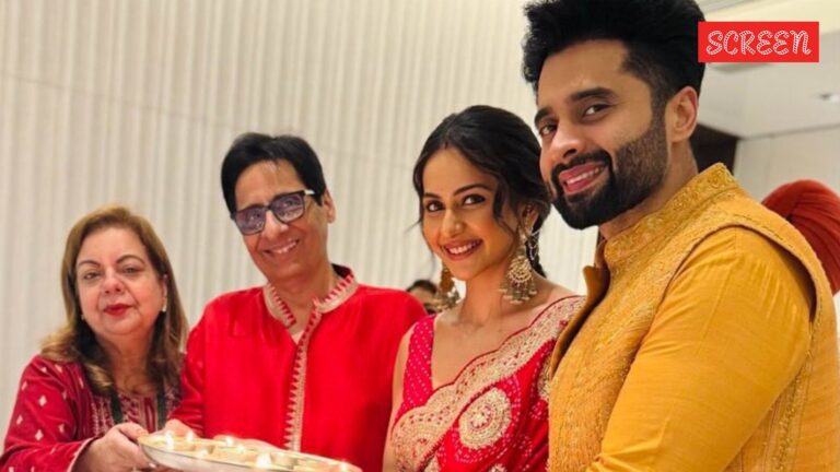 يقول راكول بريت سينغ إن عائلة الزوج جاكي باجناني واجهت “خسارة مالية كبيرة” بعد فشل فيلم أكشاي كومار الذي تبلغ تكلفته 400 كرور روبية: “واجه أميتاب باتشان ذلك أيضًا”