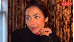 تقول ماليكا أرورا: “الرجال يطلقون، ويتزوجون النساء في نصف أعمارهن”: “الجميع يقول ما يقوله الرجل، ولكن يتم الحكم على المرأة”