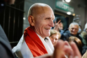 بيلاروسيا تفرج عن بيالياتسكي الحائزة على جائزة نوبل والشخصية المعارضة كوليسنيكوفا بينما ترفع الولايات المتحدة العقوبات –