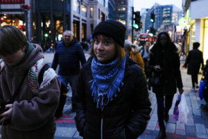 اعتقال غريتا تونبرغ بسبب احتجاجها المؤيد للفلسطينيين بموجب قانون الإرهاب البريطاني