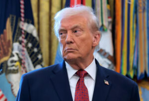 وزارة العدل الأمريكية تحاول إخفاء علاقة ترامب بإبستاين: تقرير –