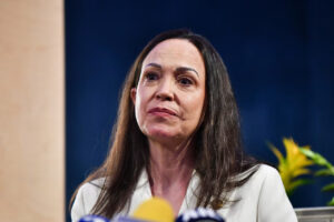 ماتشادو تقول إن “الدعم” الأمريكي ساعدها على الخروج من فنزويلا