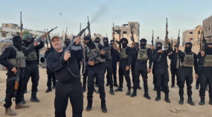 العصابات المسلحة تتنافس على ملء الفراغ الذي خلفته حماس في قطاع غزة الذي تحتله إسرائيل