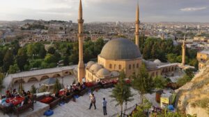 “مدينة الأنبياء” حيث تجتمع الديانات الثلاث –