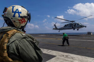 تقول المصادر إن مجموعة حاملة الطائرات الأمريكية تتواجد الآن في منطقة الشرق الأوسط –