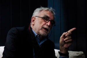 يقول المدعي العام المؤسس للمحكمة الجنائية الدولية إن ترامب ارتكب “جريمة عدوان”